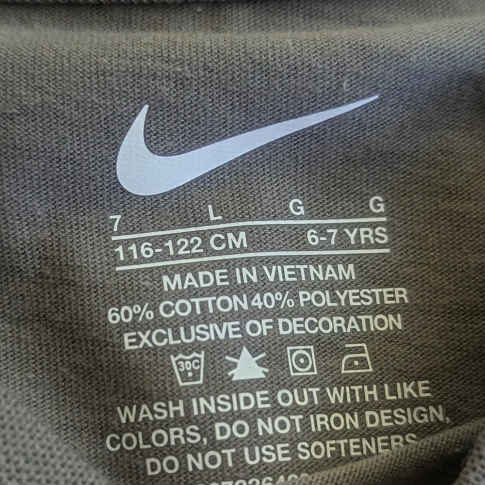 NWT Nike Boys' Matching 2 Piece Set Green and Gray Size 7 - Picture 2 of 3